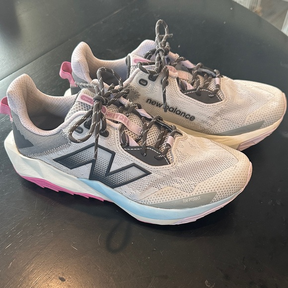 New Balance Light Gray and Pink Athletic Shoes - Picture 1 of 5